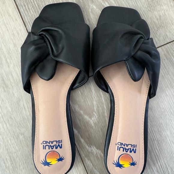 Maui Island Black Women's Sandals - Picture 1 of 2